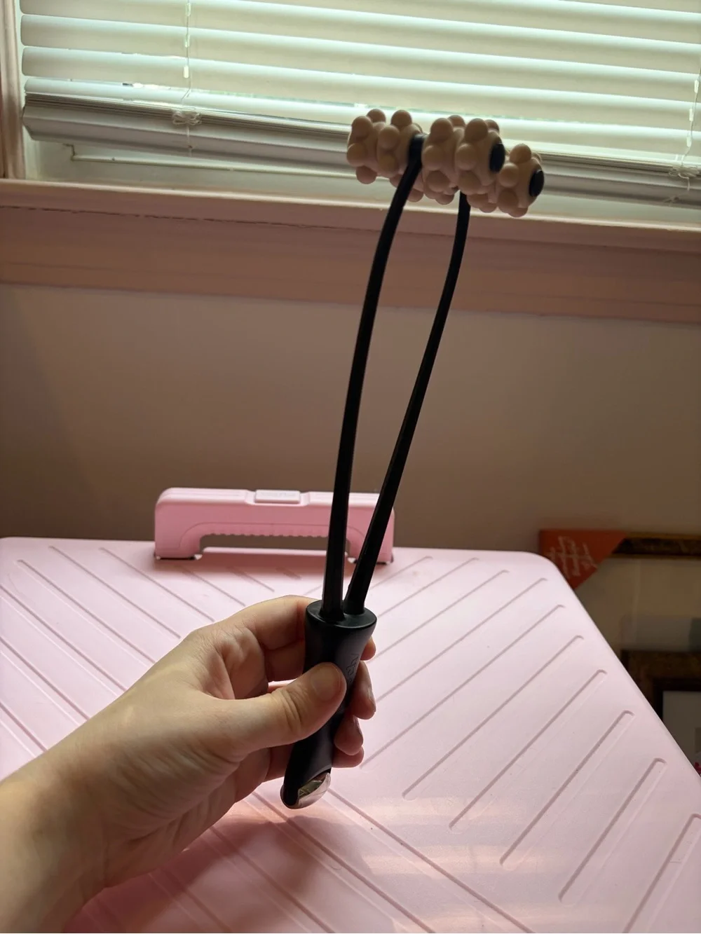 Kitsch Pink Beaded Lifting Facial Roller